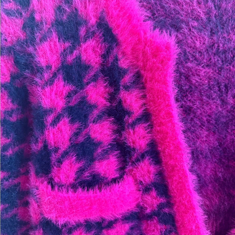 L'AGENCE Hot Pink & Black Fuzzy Houndstooth Cardigan - Picture 4 of 6